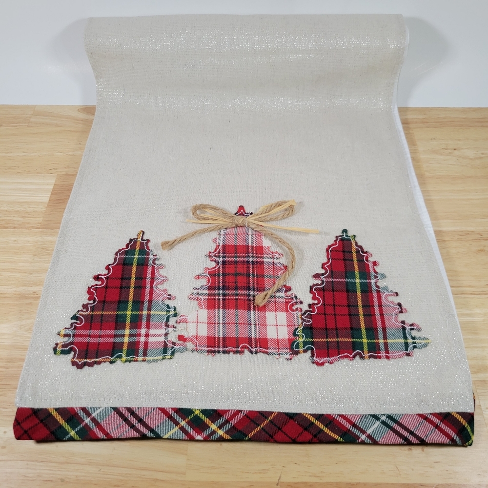 Christmas Table Runner NWOT 14x72